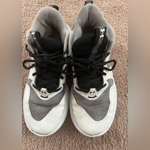 Underarmour girls basketball sneakers